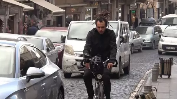 Son Dakika | Faslı ödüllü gezgin, belgeseli için bisikletiyle Mardin'e geldi