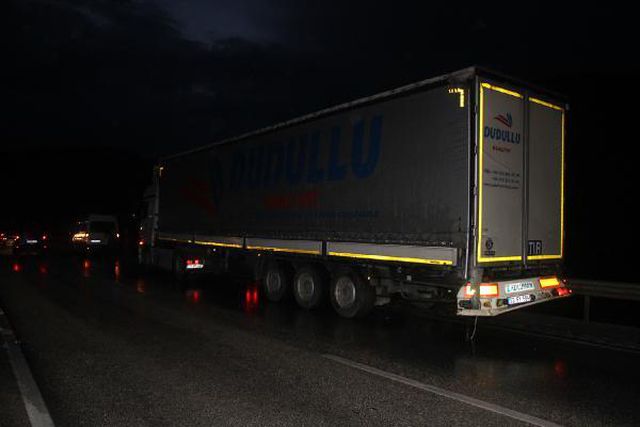 Manisa'da 11 aracın karıştığı zincirleme kazada 1 kişi yaralandı