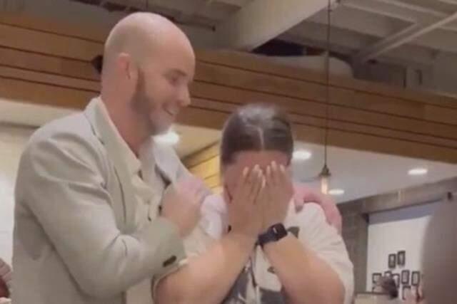 Müşteriden 4 bin dolar bahşiş alan garsonu işten kovdular