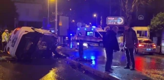 Beşiktaş'ta otomobilin refüje çarptığı kazada biri ağır iki kişi yaralandı