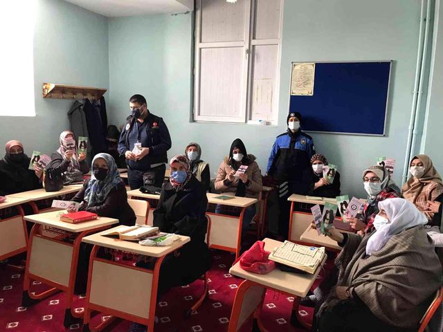 Kars'ta polis 233 kişi bilgilendirdi