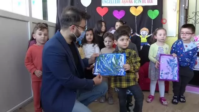Minik öğrenciler ebru sanatıyla engeli aştı