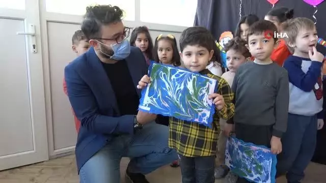 Minik öğrenciler ebru sanatıyla engeli aştı