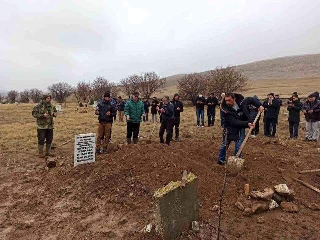 len kardelerinin cenazesini gasilhaneye getiren aile, yzn anca byk ok yaad
