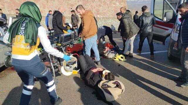 Gizli buzlanma can aldı! İki otomobilin çarpıştı kazada 2 kişi hayatını kaybetti, 5 yaralı var Gizli buzlanma can aldı! İki otomobilin çarpıştı kazada 2 kişi hayatını kaybetti, 5 yaralı var