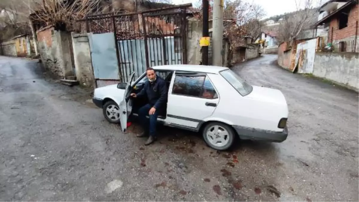 Karı koca otomobilde kalıyor, çocuklar komşulara sığındı! Talihsiz aile yardım bekliyor