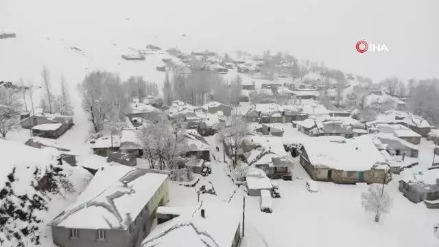 Muş'ta 1600 rakımlı köy kara gömüldü