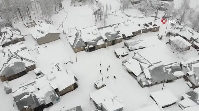 Muş'ta 1600 rakımlı köy kara gömüldü