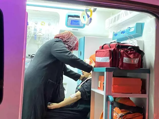 Son dakika haberi | TEM'de otobüs, tır ve otomobilin karıştığı kazada ortalık savaş alanına döndü: 2'si ağır 20 yaralı