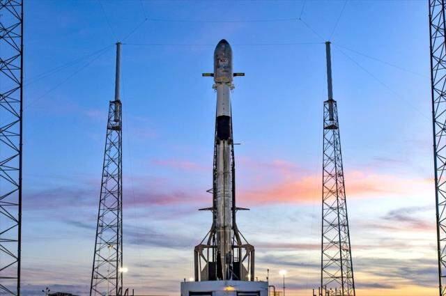 Türksat 5B uydusu fırlatma rampasında yerini aldı Türksat 5B uydusu fırlatma rampasında yerini aldı