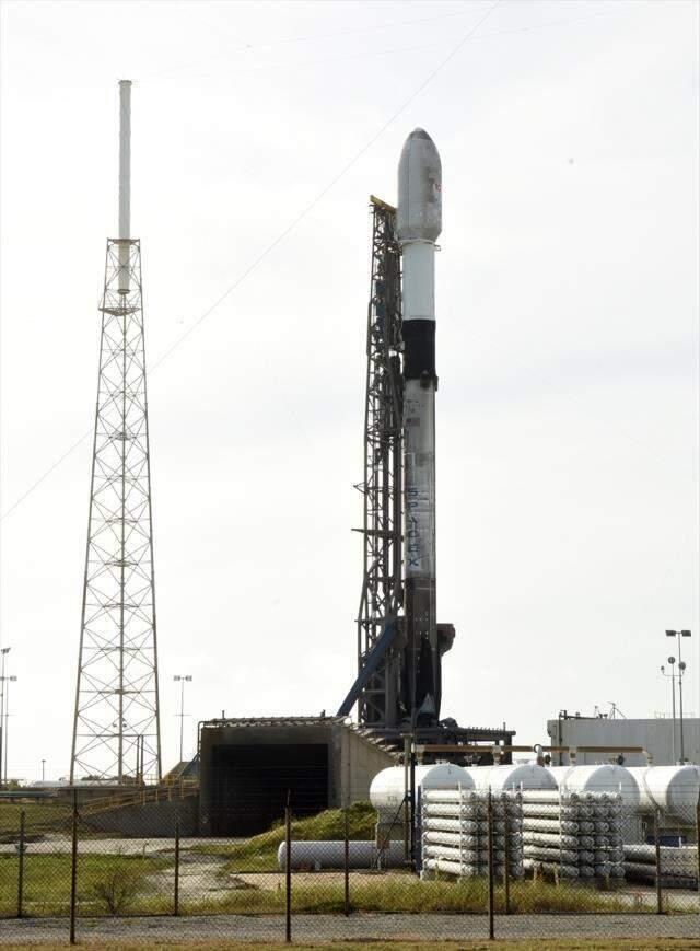 Türksat 5B uydusu fırlatma rampasında yerini aldı Türksat 5B uydusu fırlatma rampasında yerini aldı