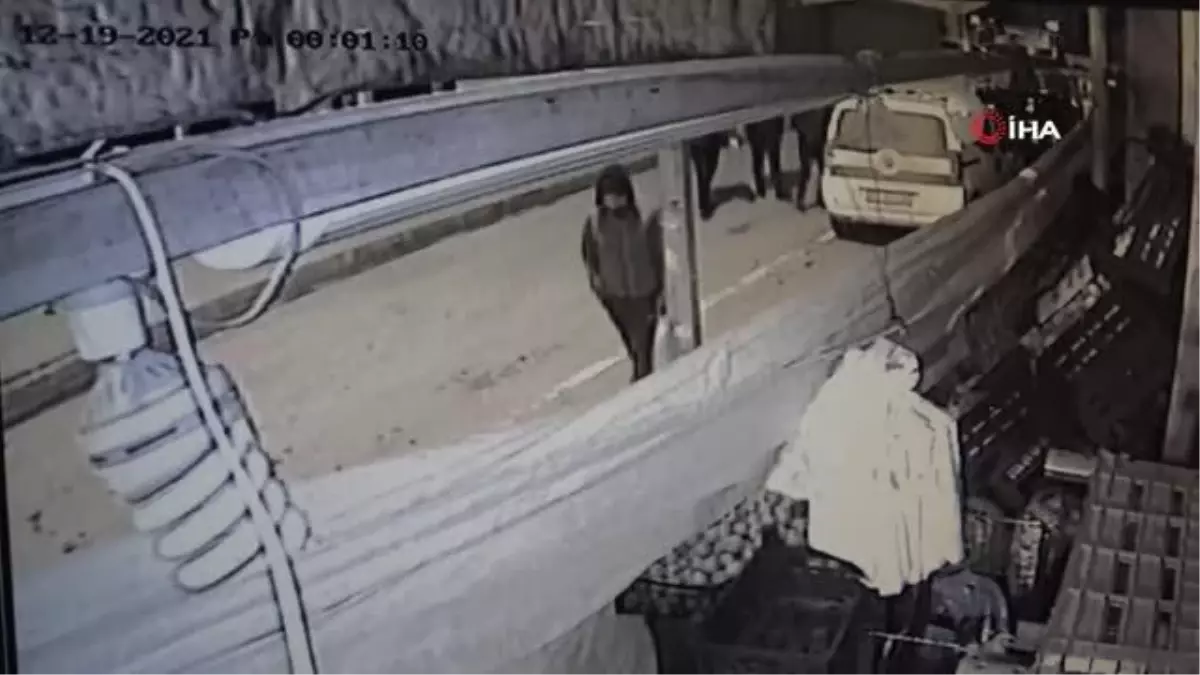 2,5 metrekarelik dükkana giren hırsız 1000 TL çaldı