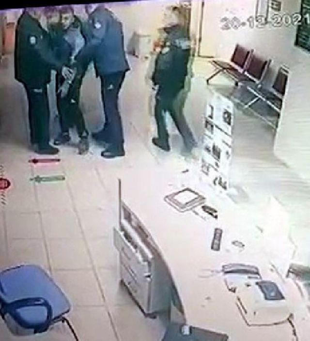 Hastanede satırla dehşet saçtı
