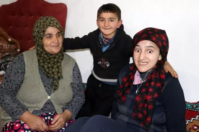 Huntington hastası genç kız tedavi olmak istiyor