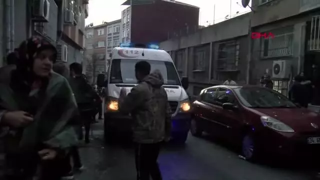 Son dakika... BEYOĞLU'NDAKİ YANGINDA MAHSUR KALAN BEBEK İLE ENGELLİ KADINI İTFAİYE KURTARDI