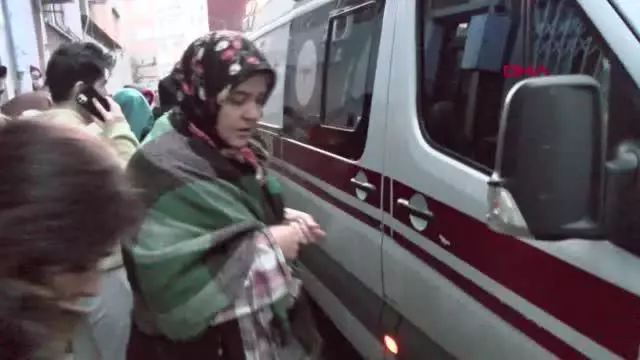 Son dakika... BEYOĞLU'NDAKİ YANGINDA MAHSUR KALAN BEBEK İLE ENGELLİ KADINI İTFAİYE KURTARDI