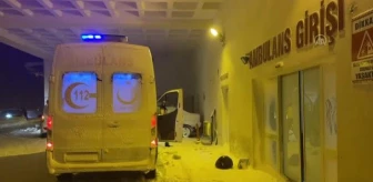 Bitlis'te devrilen iki otobüsteki 24 kişi yaralandı