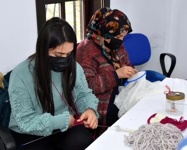 Engelli genç, el emeği göz nuru ürünleriyle herkese örnek oluyor