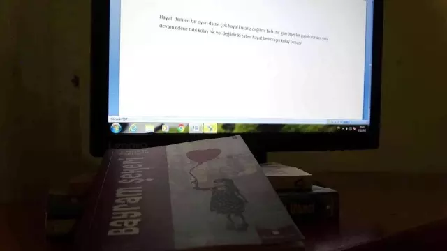 Kendi imkanıyla okuma yazma öğrenen engelli kadın 2. şiir kitabını hazırlıyor