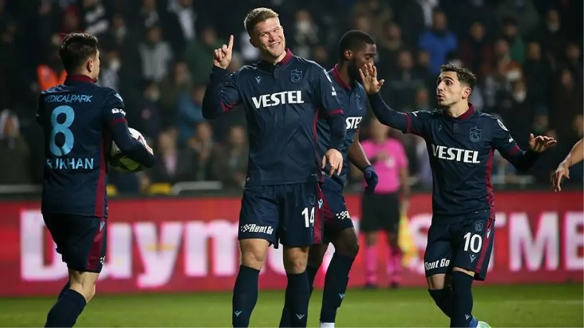 Lider, İzmir'de hız kesmedi! Trabzonspor, deplasmanda Altay'ı 2-1 mağlup etti