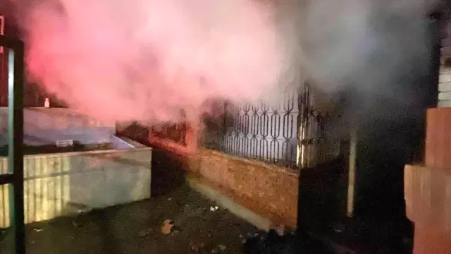600 yıllık türbenin bitişiğindeki evde korkutan yangın