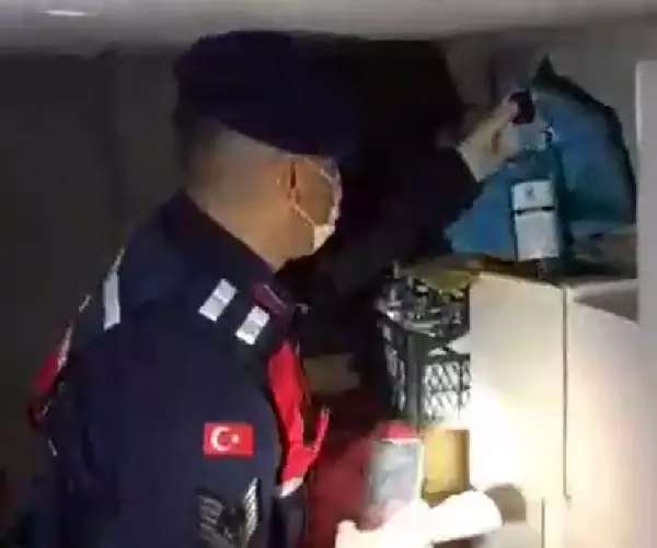 Son dakika haberleri: Balıkesir'de 3 bin 160 litre kaçak içki ele geçirildi; 21 gözaltı