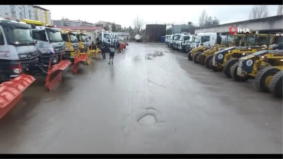 Karın başkenti Erzurum'da ekipler seferber oldu