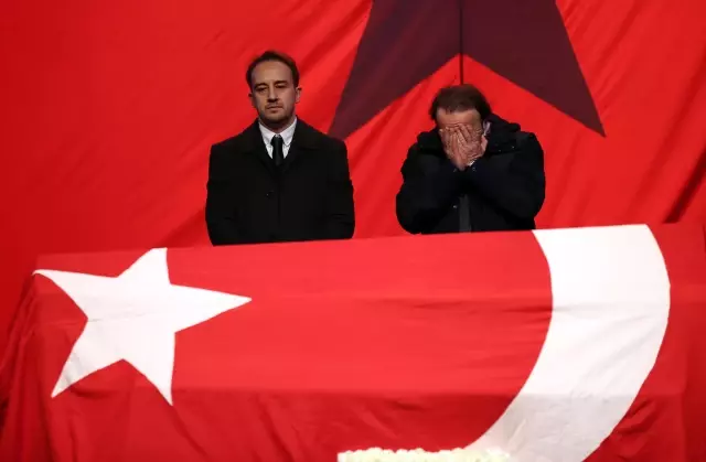 Oyuncu Sezai Aydın için Üsküdar'da tören düzenlendi Oyuncu Sezai Aydın için Üsküdar'da tören düzenlendi