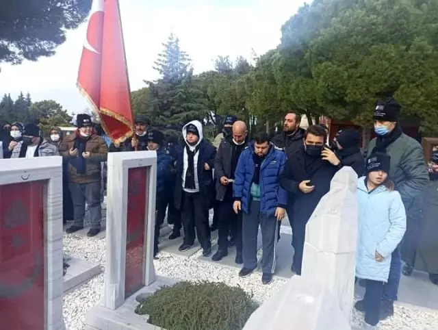 Son dakika haberi... Özel çocuklar şehitlerin huzurunda dua etti