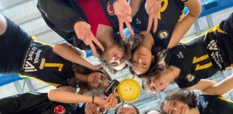 Belediye Kız Voleybol Takımı'nın başarısı