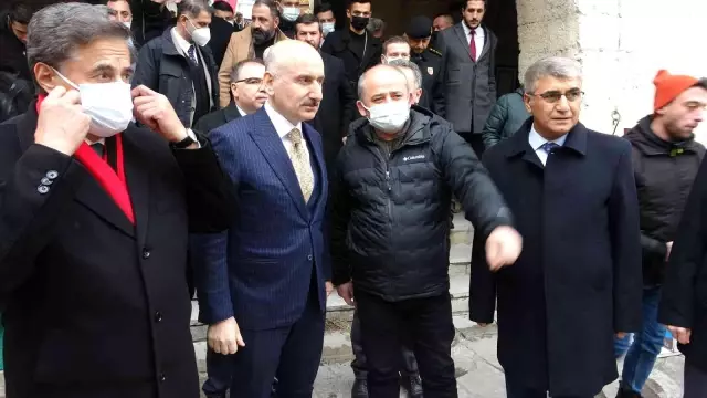 Esnafın dolar övgüsünden sonra Bakan Karaismailoğlu: Recep Tayyip Erdoğan'a güveneceksin gerisi Allah kerim