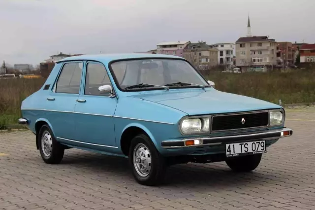 Dede yadigarı otomobiline gözü gibi bakıyor! 1979 model aracı garajından çıkarmıyor Dede yadigarı otomobiline gözü gibi bakıyor! 1979 model aracı garajından çıkarmıyor