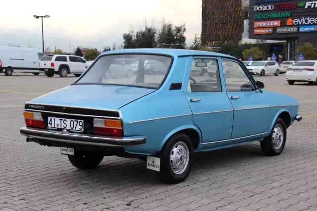 Dede yadigarı otomobiline gözü gibi bakıyor! 1979 model aracı garajından çıkarmıyor Dede yadigarı otomobiline gözü gibi bakıyor! 1979 model aracı garajından çıkarmıyor