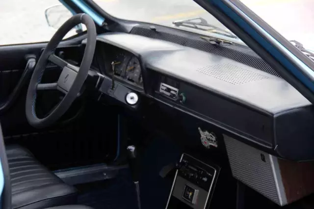 Dede yadigarı otomobiline gözü gibi bakıyor! 1979 model aracı garajından çıkarmıyor Dede yadigarı otomobiline gözü gibi bakıyor! 1979 model aracı garajından çıkarmıyor