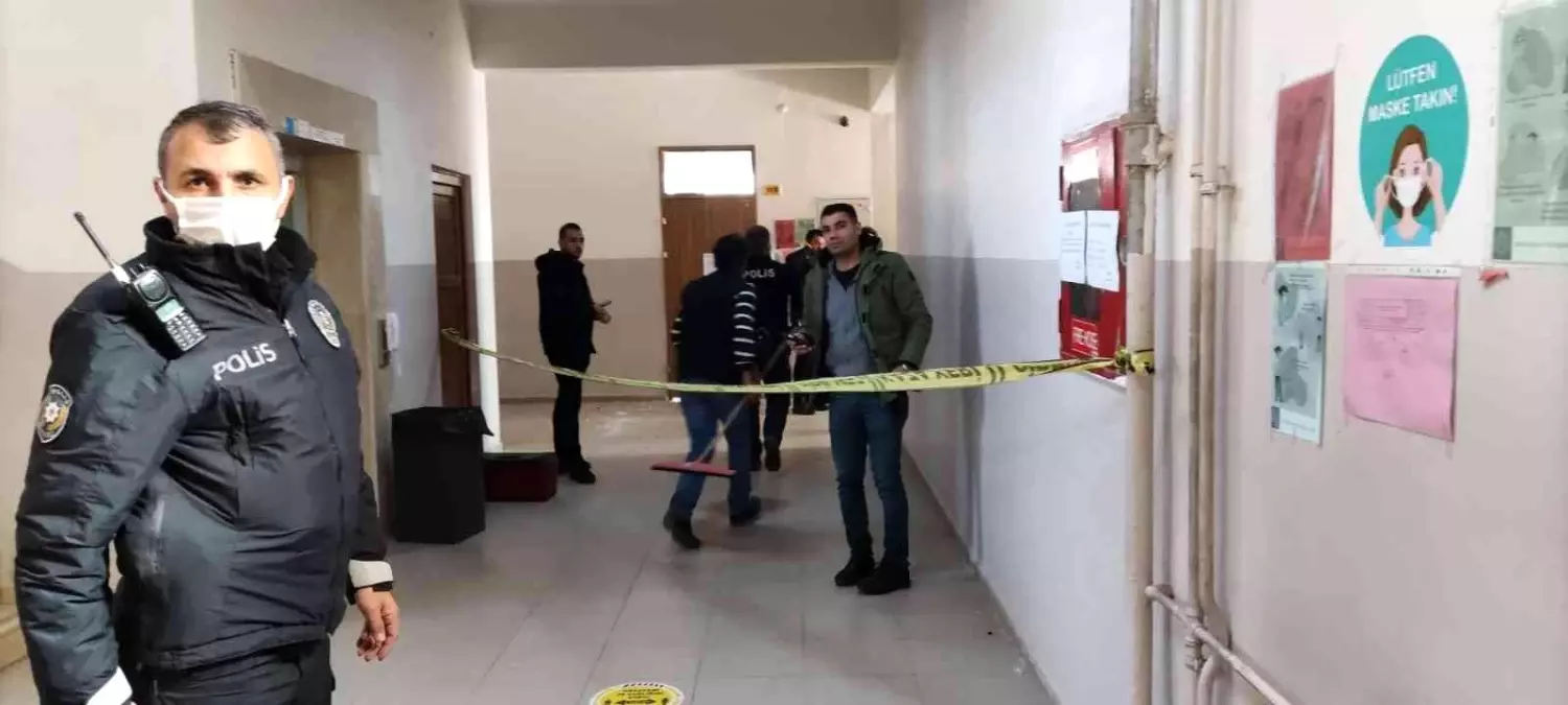 Öğretmeninden izin alarak sınıftan çıkan genç kız, okula getirdiği silahla intihar etti
