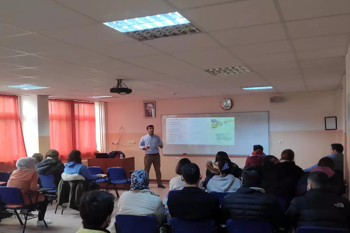Honaz MYO'da İş Arama Becerileri Eğitimi Verildi