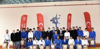 Karaman'da judoculara malzeme yardımı