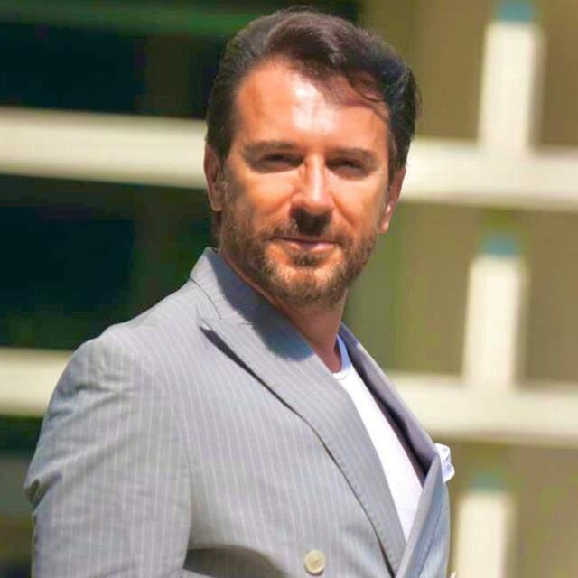 Songül Karlı ve Seda Sayan'la program yapan Uğur Arslan'ı görenler tanımakta zorlandı