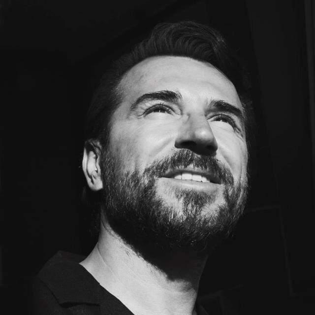 Songül Karlı ve Seda Sayan'la program yapan Uğur Arslan'ı görenler tanımakta zorlandı