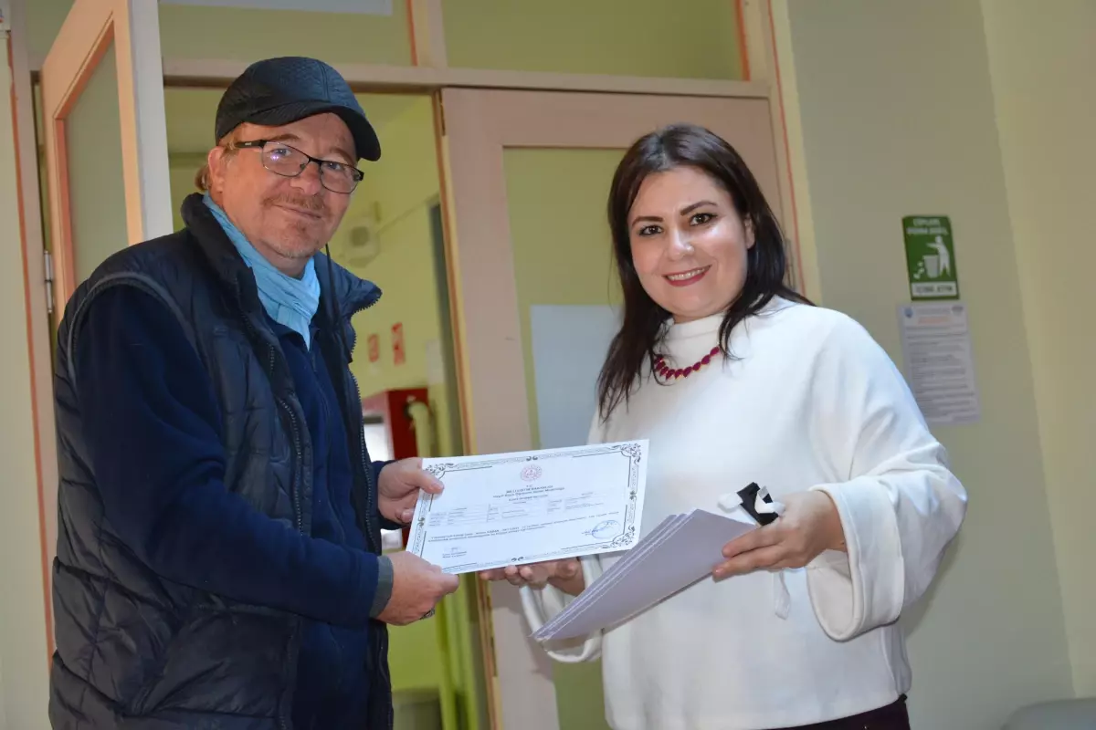 Afyonkarahisar'da Emlak Danışmanlığı kursiyerleri belgelerini aldı