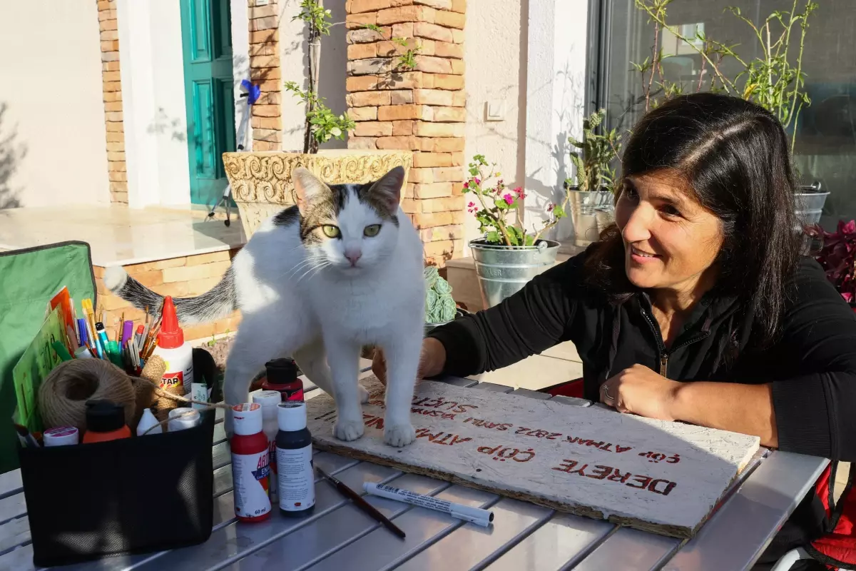 Doğasever avukat yerleştiği mahallenin 'gönüllü çöpçüsü' oldu