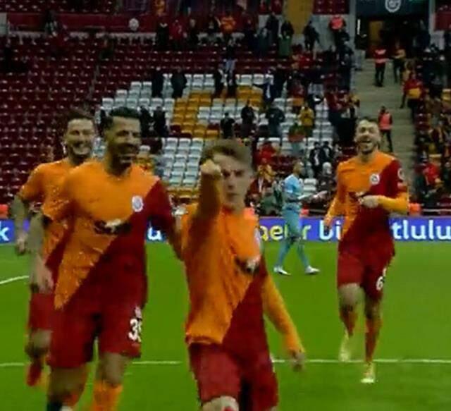 Kerem 'Potter' Aktürkoğlu! Enfes golünden sonra yaptığı hareket sosyal medyayı salladı Kerem 'Potter' Aktürkoğlu! Enfes golünden sonra yaptığı hareket sosyal medyayı salladı