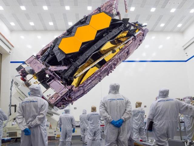 Son Dakika: NASA 10 milyar dolara mal olan dünyanın en büyük uzay teleskobu James Webb'i uzaya fırlattı.