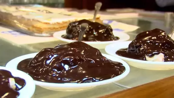 Türkiye'nin ilk profiterolünü üreten tarihi İnci Pastanesi taklitçilere dava açtı Türkiye'nin ilk profiterolünü üreten tarihi İnci Pastanesi taklitçilere dava açtı