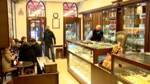 Türkiye'nin ilk profiterolünü üreten tarihi İnci Pastanesi taklitçilere dava açtı Türkiye'nin ilk profiterolünü üreten tarihi İnci Pastanesi taklitçilere dava açtı