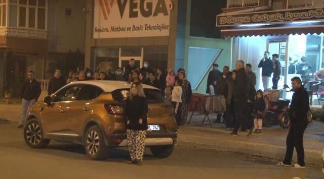 YANAN EV ALEVLERE TESLİM OLDU, VATANDAŞLAR İZLEME YARIŞINA GİRDİ