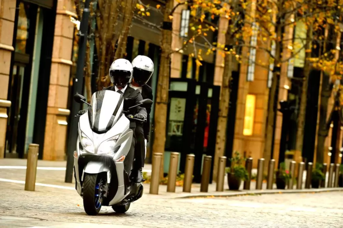 Yenilenen Suzuki Burgman 400 Türkiye'de