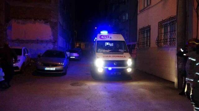 6 çocuğunun gözleri önünde karısını bıçaklayarak öldüren cani koca evi de ateşe verdi