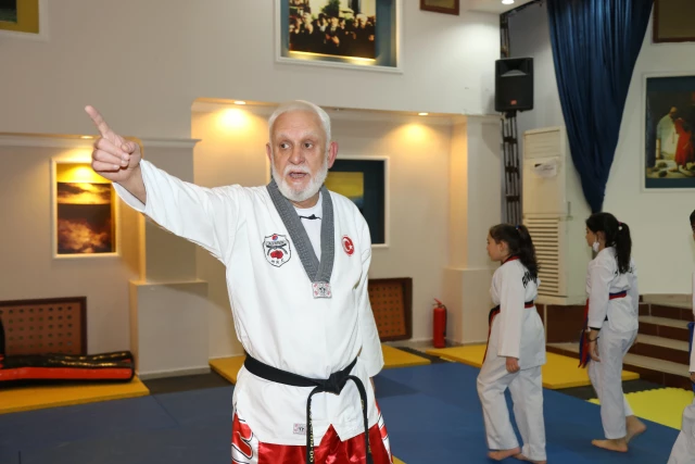 Ankaralı Mustafa dede, 69 yaşında gönüllü olarak sporcu yetiştiriyor