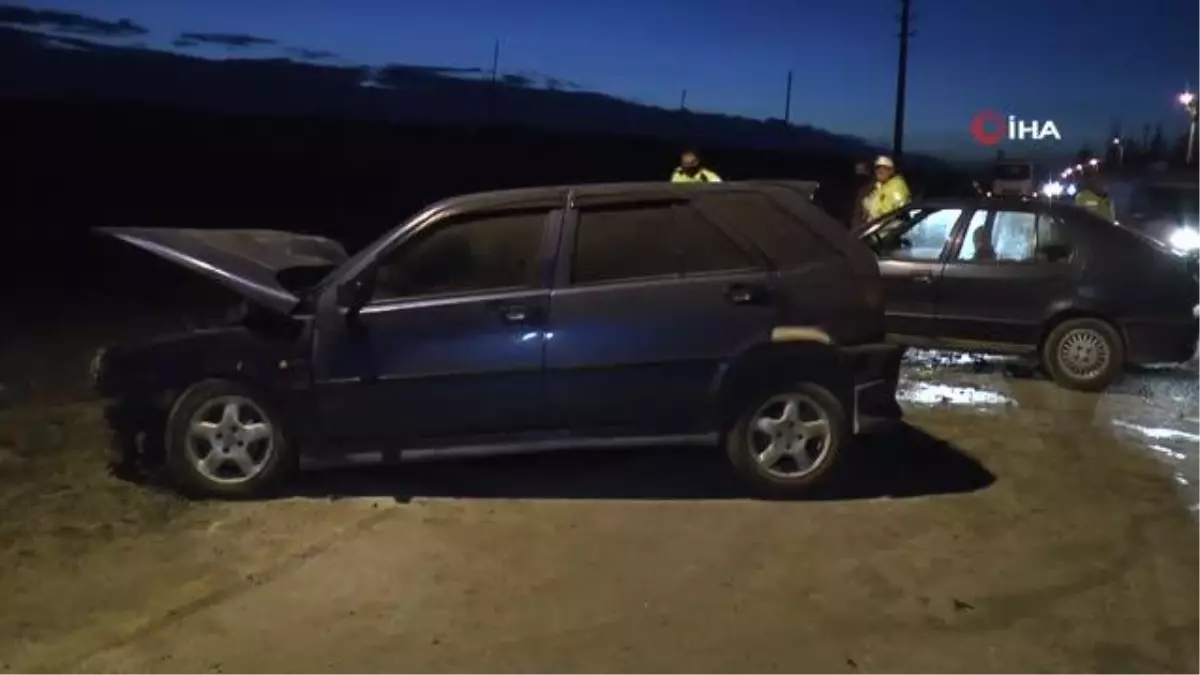 Eskişehir'de iki otomobil kafa kafaya çarpıştı: 3 yaralı